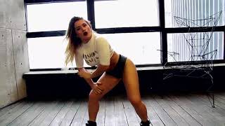 BEAUTIFUL RUSSIAN GIRL DANCING HOT TWERK !!!