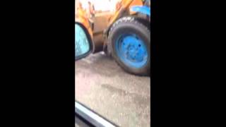 В Уссурийске ремонтируют асфальт... во время дождя