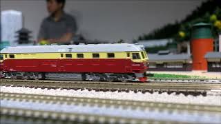 Chinese N scale (1:160) Model Train: DF4D (CMR Line) Locomotive + C64/C64K Gondola (Minitown)