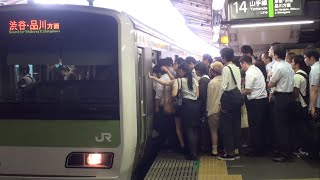 【過密】【混雑】平日朝に運転見合わせで超混雑の山手線新宿駅 Tokyo Busy JR Yamanote Line Shinjuku Sta.