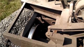 Огромный ползун на колесной паре грузового вагона. A huge slide on the wheel pair of freight cars