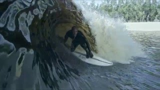 Kelly Slater lança piscina de ondas artificiais
