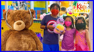 Ryan wins Toys at the ARCADES Crane Machine!!