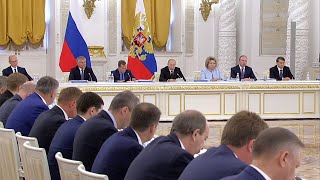 Путин раздал поручения по нацпроекту «Безопасные и качественные дороги»