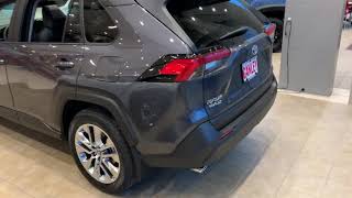 TOYOTA RAV4 2019 в «пред-максимальной» комплектации