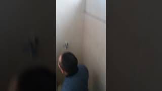 TUVALETTE İŞERKEN ÇEKİLEN LİSELİ GİZLİ ÇEKİM