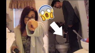 DROPPING IPHONE IN TOILET PRANK ON MY MOM!!