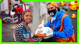 ¡REGALANDO COMIDA EN LA CALLE! - Yolo Aventuras