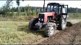 Работа в поле на тракторах БЕЛАРУС МТЗ 1221 с плугом