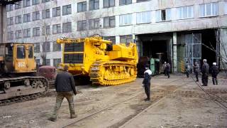 Бульдозер Т-800 тянет 120 тонн на листе
