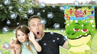 MON GANT A BULLES ! On fait des bulles de savon avec les MAINS ! Outdoor