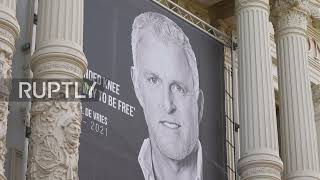 Hundreds queue to bid farewell to slain reporter de Vries at public memorial in Amsterdam