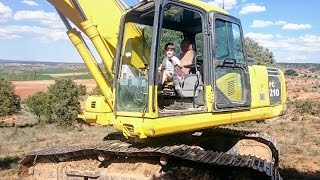 EXCAVADORA REAL MANEJADA por NIÑO de 6 AÑOS | Oier hace hoyos con una KOMATSU de 21 toneladas