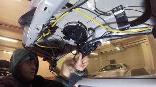 Как снять ручку двери багажника Volkswagen Golf,\ Removing the door handle trunk