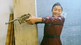 國軍基地被敵軍發現，中國女兵暗夜瘋狂逃亡！寧死也要守護情報
