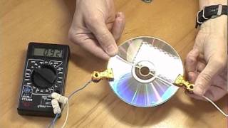 Солнечная батарея из CD и DVD дисков. / Solar power of CD and DVD discs.