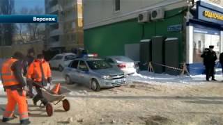 В Воронеже арестовали активиста, пытавшегося очистить тротуар от припаркованных машин
