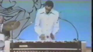 Milt Jackson,vibes; Al Haig,piano; Ray Brown,bass; Kenny Clarke,drums; "Cherry".