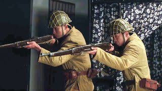 共軍隊長受重傷與部隊分散，日軍挨家挨戶搜查差點被發現，逃脫後躲在村民家裡卻沒想到村民是漢奸！
