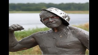 Пьяный, грязный мужик, увезли на скорой помощи.