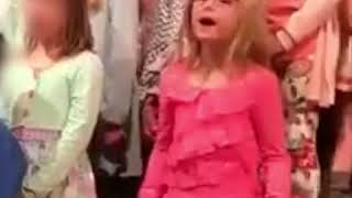 UNILAD   Be this little girl in life ??