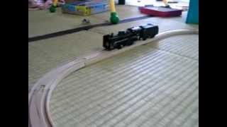 プラレール　木製レール　Tomy train is running on IKEA LILLABO wooden track