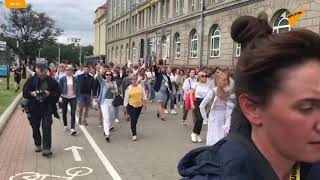Минск: женщины протестуют против действий силовиков