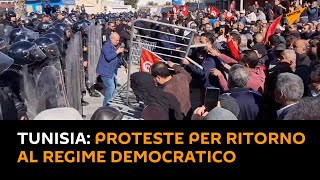 Tunisia: proteste per ritorno al regime democratico