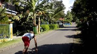 'THE FLASH' !!! Tertangkap Kamera Berlari di Bukit Indonesia ??