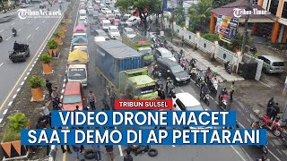 Mahasiswa Bakar Ban dan Gunakan Bahu Jalan saat Unjukrasa di AP Pettarani