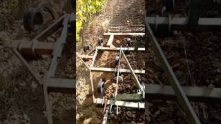 Φθινοπωρινό όργωμα με flex καλλιεργητή 20x20 σε γραμμικό αμπελώνα, Οινόη Αττικής.