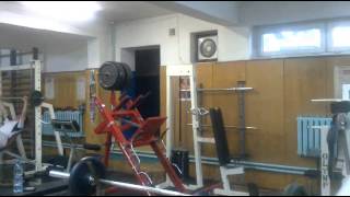 Matat plays with 70kg EZ bar 01