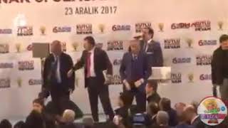 شاهد كيف رد أردوغان على شخص أراد أن يسلم عليه بشكل هجومي