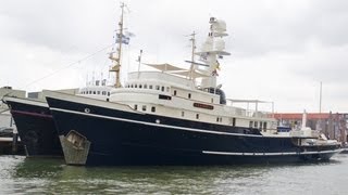 sea wolf ex zeesleper voor even in de haven van maassluis 30-8-2013