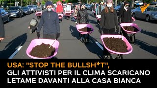 USA: "Stop the bullsh*t", gli attivisti per il clima scaricano letame davanti alla Casa Bianca