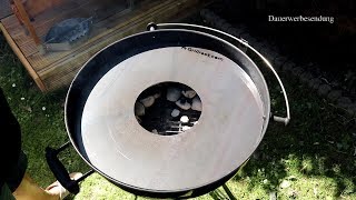 Eine Feuerplatte für den Kugelgrill.