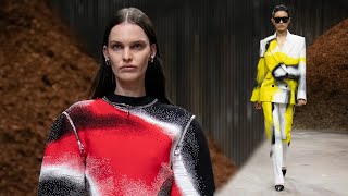 Alexander McQueen мода в Нью-Йорке осень 2022 зима 2023 / Одежда, сумки и аксессуары