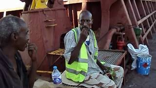 Chewing khat in Djibouti. Африканцы жуют КАТ. Джибути, Восточная Африка.