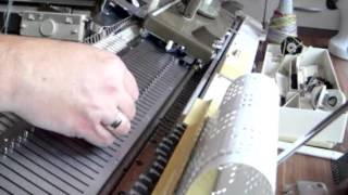 Mütze auf der Strickmaschine