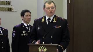 Торжественная церемония крепления полотнища знамени ВИПК МВД России к древку