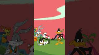 Cortos ACME | ¡Los Looney Tunes en el universo de los Picapiedra! | #shorts | @WBKidsEspana