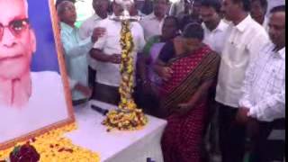 ఈ లాంటి మహానుభావుడు గురించి వారి స్వగ్రామం లో వారి ఆన వాలు లేక పోవడం చాల బాధాకరం