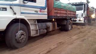 Tres Scania y un Cursor Tirando con Lanza