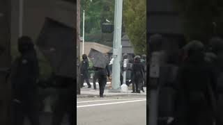 #ProudBoys and #Antifa clash in violent #Portland riots | #shorts