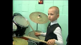 Юный барабанщик Даниил Варфоломеев 8 лет - Виртуоз! Новости - 51 Канал