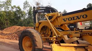 รีวิว excavator volvo EC210B and hitachi 5G รถเกรด ใครจะแรงกว่า กัน ครับ EP.1132