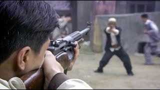 國軍小隊剛下船就遭到日軍追捕，4人連殺20名日軍，趁日軍沒反應過來乘車逃跑！