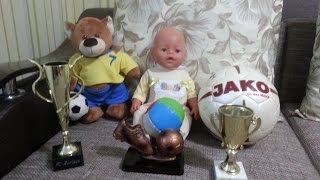 Друг Мишка показывает свои призы Беби Борну Мультфильм с игрушками