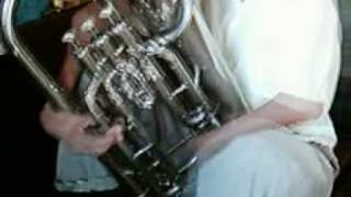 Irmao deficiente tocando em seu instrumento[parte 1]