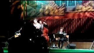 Amira Medunjanin with Zagrebački solisti - Ako znaš bilo što